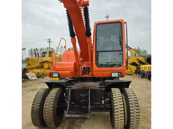 Bager na kotačima Doosan DH150W: slika Bager na kotačima Doosan DH150W