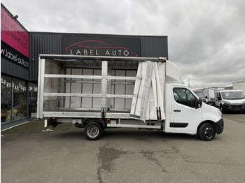 Dostavno vozilo s ceradom NISSAN