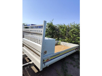 Alat/ Oprema Plateau acier 3120 x 2000 x 330 mm utiles Ridelles acier + Coffre Acier dos cabine 1850 x 600 x 880(ht) mm: slika Alat/ Oprema Plateau acier 3120 x 2000 x 330 mm utiles Ridelles acier + Coffre Acier dos cabine 1850 x 600 x 880(ht) mm Alat/ Oprema Plateau acier 3120 x 2000 x 330 mm utiles Ridelles acier + Coffre Acier dos cabine 1850 x 600 x 880(ht) mm: slika Alat/ Oprema Plateau acier 3120 x 2000 x 330 mm utiles Ridelles acier + Coffre Acier dos cabine 1850 x 600 x 880(ht) mm