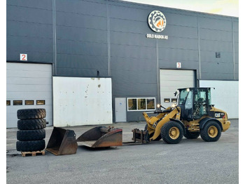 Utovarivač na kotačima CATERPILLAR 908H