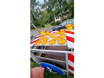 Prikolica Nissen Absperrtafel VZ616 LED Absperrtafel Sperrwand Verkehrsleittafel Verkehrsleitanhänger Verkehrssicherungsanhänger Leitanhänger Leittafel Verkehrssicherung Nissen Horizont: slika Prikolica Nissen Absperrtafel VZ616 LED Absperrtafel Sperrwand Verkehrsleittafel Verkehrsleitanhänger Verkehrssicherungsanhänger Leitanhänger Leittafel Verkehrssicherung Nissen Horizont Prikolica Nissen Absperrtafel VZ616 LED Absperrtafel Sperrwand Verkehrsleittafel Verkehrsleitanhänger Verkehrssicherungsanhänger Leitanhänger Leittafel Verkehrssicherung Nissen Horizont: slika Prikolica Nissen Absperrtafel VZ616 LED Absperrtafel Sperrwand Verkehrsleittafel Verkehrsleitanhänger Verkehrssicherungsanhänger Leitanhänger Leittafel Verkehrssicherung Nissen Horizont