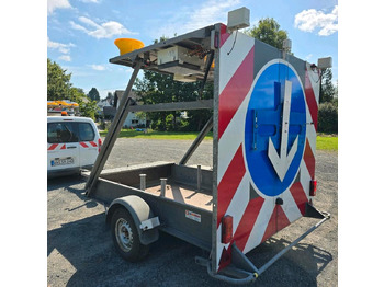 Prikolica Nissen LED Absperrtafel DORA GPS FAT VZ-616 Fahrbare Absperrtafel Sperrwand Verkehrsleittafel Verkehrssicherungsanhänger Verkehrsleitanhänger Trebbiner Horizont: slika Prikolica Nissen LED Absperrtafel DORA GPS FAT VZ-616 Fahrbare Absperrtafel Sperrwand Verkehrsleittafel Verkehrssicherungsanhänger Verkehrsleitanhänger Trebbiner Horizont