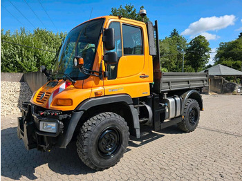 Vozilo za čišćenje snijega UNIMOG U300