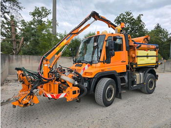Vozilo za čišćenje snijega UNIMOG U400