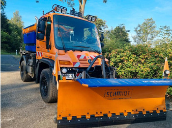 Vozilo za čišćenje snijega UNIMOG U400