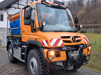 Vozilo za čišćenje snijega UNIMOG
