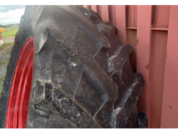 Guma za Traktor Fendt Takarenkaat 650/65R42 vanteineen: slika Guma za Traktor Fendt Takarenkaat 650/65R42 vanteineen