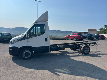 Kamion s kranom IVECO DAILY 35C15: slika Kamion s kranom IVECO DAILY 35C15