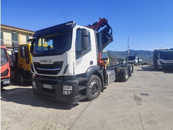 Kamion s kranom IVECO Stralis