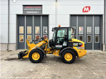Utovarivač na kotačima CATERPILLAR 906M