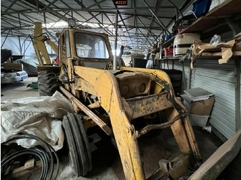 Rovokopač-utovarivač MASSEY FERGUSON