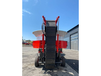 Novi Stroj za usitnjavanje slame Bizon B-1030: slika Novi Stroj za usitnjavanje slame Bizon B-1030