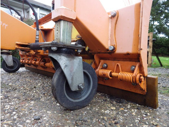 Ralica za snijeg Schneeschild + Kehrmaschine für KRAMER 350 180 112: slika Ralica za snijeg Schneeschild + Kehrmaschine für KRAMER 350 180 112 Ralica za snijeg Schneeschild + Kehrmaschine für KRAMER 350 180 112: slika Ralica za snijeg Schneeschild + Kehrmaschine für KRAMER 350 180 112