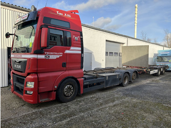 Transporter kontejnera/ Kamion s izmjenjivim sanducima MAN