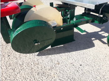 Novi Sadilica za krumpir GARMACH Transplanteur à Mini-Mottes 2 rangs: slika Novi Sadilica za krumpir GARMACH Transplanteur à Mini-Mottes 2 rangs Novi Sadilica za krumpir GARMACH Transplanteur à Mini-Mottes 2 rangs: slika Novi Sadilica za krumpir GARMACH Transplanteur à Mini-Mottes 2 rangs