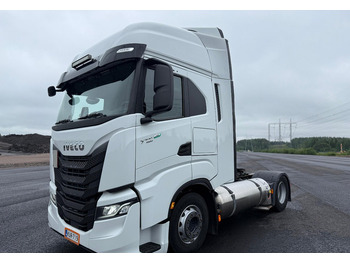 Tegljač IVECO S-WAY