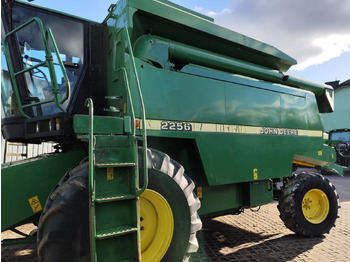 Kombajn za žetvu JOHN DEERE 2256