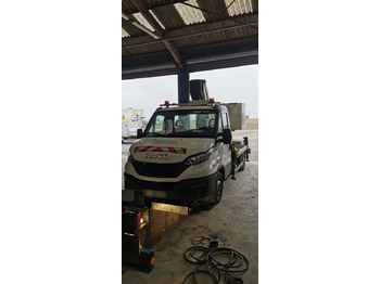 Podizna platforma montirana na kamion IVECO Daily