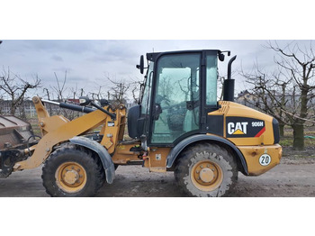 Utovarivač na kotačima CATERPILLAR 906H