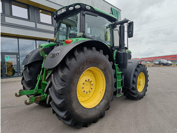 Traktor John Deere 6215R: slika Traktor John Deere 6215R