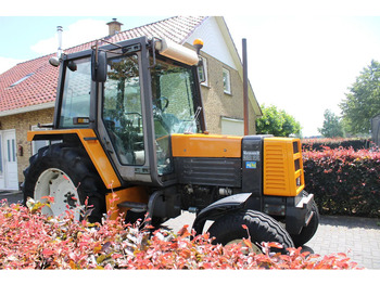 Traktor RENAULT