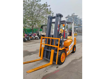Viličar Very Cheap Price 3 Tonne TCM Forklift  Run Performance TCM30 Forklift  for Sale [ Copy ]: slika Viličar Very Cheap Price 3 Tonne TCM Forklift  Run Performance TCM30 Forklift  for Sale [ Copy ]