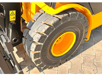 Teleskopski rukovatelj JCB TLT30G / GAS / 4100MM / FULL CABIN / FORK POSITIONER / LIKE NEW: slika Teleskopski rukovatelj JCB TLT30G / GAS / 4100MM / FULL CABIN / FORK POSITIONER / LIKE NEW