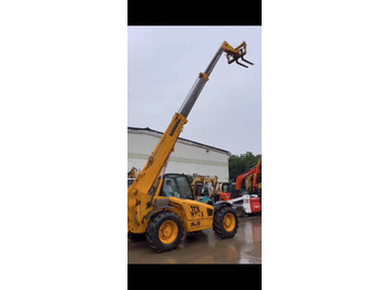 Teleskopski rukovatelj JCB 535: slika Teleskopski rukovatelj JCB 535