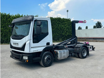 Kamion s kukastom dizalicom IVECO