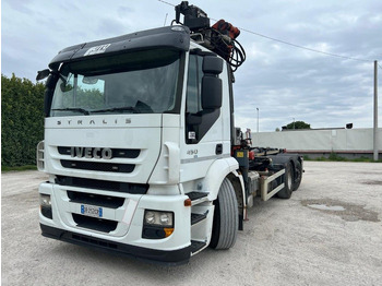 Kamion s kukastom dizalicom IVECO Stralis