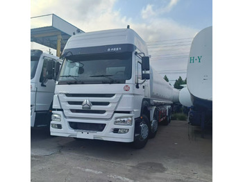 Kamion cisterna SINOTRUK HOWO