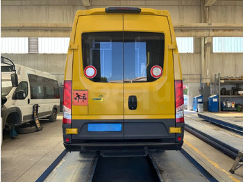 Školski autobus Iveco Daily: slika Školski autobus Iveco Daily