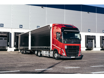 Kamion s ceradom VOLVO FH