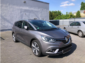 Automobil RENAULT