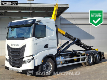 Kamion s kukastom dizalicom IVECO X-WAY