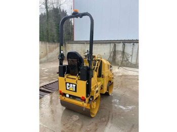 Cestovni valjak Caterpillar CB1.7: slika Cestovni valjak Caterpillar CB1.7