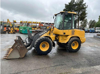 Utovarivač na kotačima Volvo L30G: slika Utovarivač na kotačima Volvo L30G