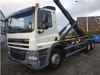 Kamion s kukastom dizalicom DAF CF