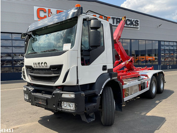 Kamion s kukastom dizalicom IVECO