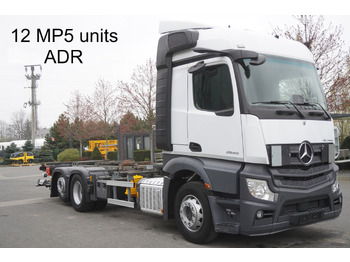Transporter kontejnera/ Kamion s izmjenjivim sanducima MERCEDES-BENZ Actros 2545