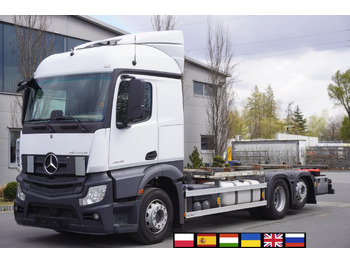 Transporter kontejnera/ Kamion s izmjenjivim sanducima MERCEDES-BENZ Actros 2545
