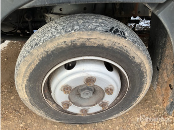 Kamion sandučar 2012 Iveco Eurocargo 180 4x2 Van Truck: slika Kamion sandučar 2012 Iveco Eurocargo 180 4x2 Van Truck