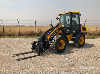 Utovarivač na kotačima JCB 409