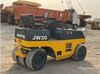 Pneumatski valjak 1996 Komatsu JW30-2 7 Wheel Pneumatic Roller: slika Pneumatski valjak 1996 Komatsu JW30-2 7 Wheel Pneumatic Roller Pneumatski valjak 1996 Komatsu JW30-2 7 Wheel Pneumatic Roller: slika Pneumatski valjak 1996 Komatsu JW30-2 7 Wheel Pneumatic Roller