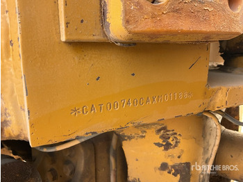 Zglobni istovarivač CATERPILLAR 740