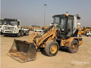 Utovarivač na kotačima CATERPILLAR 906
