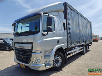 Kamion s ceradom DAF CF 400