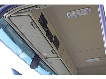 Kamion cisterna VOLVO FM: slika Kamion cisterna VOLVO FM