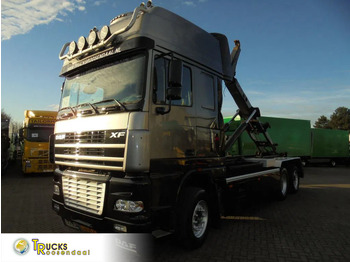 Kamion s kukastom dizalicom DAF XF 105 480