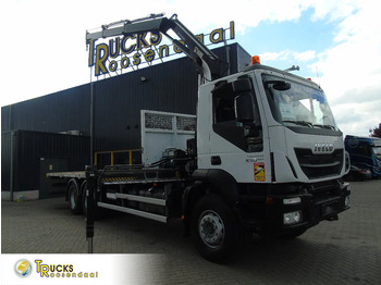 Kamion s kranom IVECO EuroTrakker